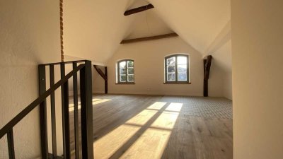 Außergewöhnliche Dachgeschosswohnung mit Gartennutzung!