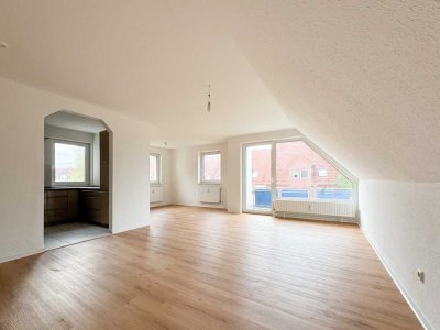 Helle, renovierte 4-Zimmer Maisonettewohnung mit Balkon in Seenähe