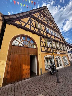 Gepflegte 2,5 Zimmer Wohnung im 1.OG mit Einbauküche im Zentrum von Calw ( Lederstr. 17 ), WM: 790€