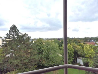 Untermenzing: Kompakte Wohnung mit 45 m², Balkon, Aufzug & TG