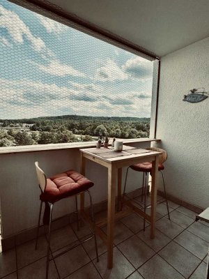 Großzügige 2 Zimmer Wohnung mit zwei Balkonen und einem wunderschönen Blick im Dambach.