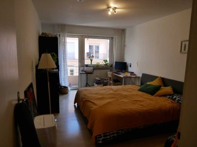 Große 1-Zimmerwohnung mit Wohnküche und zwei Balkone in MA-City nähe Schloss und Universität