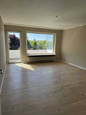 Exklusive 4-Zimmer-Wohnung, neu renoviert, Einbauküche gegen Ablöse, in Schwentinental