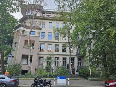 Repräsentative und großzügige Altbau-Maisonette mit Wasserblick am Ufer