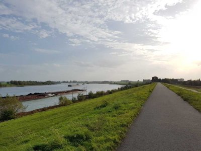 Direkt am Rhein – Neubau mit großer Dachterrasse & Blick ins Grüne