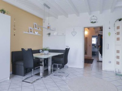 Gelegenheit! Gut geschnittene Maisonetten-Wohnung in zweiter Reihe, mit EBK und Garage