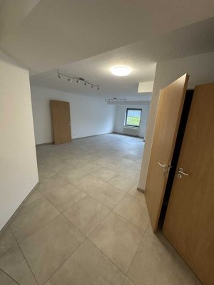 Stilvolle 2-Zimmer-Wohnung mit gehobener Innenausstattung mit Balkon und EBK in Mechernich