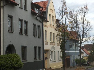 schick sanierte 2-Raum-Wohnung mit Ganzglas-Dusche und Badewanne