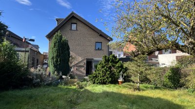 Provisionsfrei: Charmantes EFH in 2. Reihe auf sonnigem, über 1000 m2 großem Grundstück in Würselen