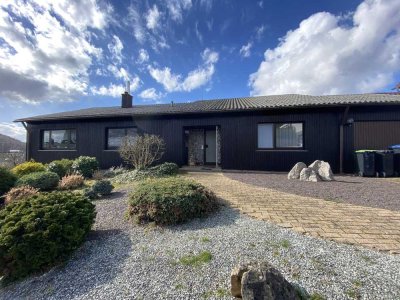 Freistehender Bungalow mit Einliegerwohnung in idyllischer Lage