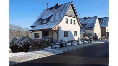 Beliebte Ortsrandlage in Wissen: EFH mit Dachterrasse, Garten und zwei Garagen