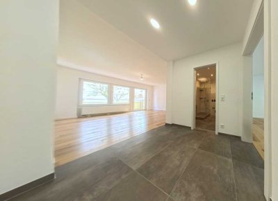 ERSTBEZUG NACH SANIERUNG: Außergewöhnlich schöne 2-Zimmer-Wohnung mit Balkon, zentral und ruhig