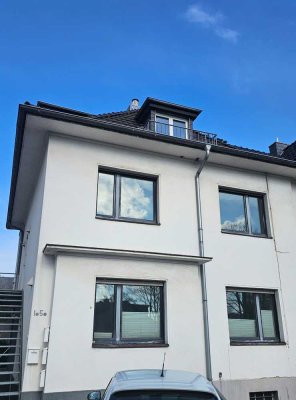 Maisonetten Dachwohnung Teilmöbliert Aachener Straße Köln-Junkersdorf