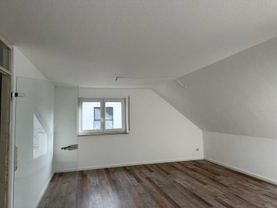 Freundliche 3 Zi-Wohnung mit Ausblick ins Blautal, DG mit Terrasse