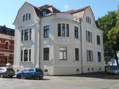 +++ 5 Zimmer Wohnung mit Balkon sowie 2 Stellplätzen +++