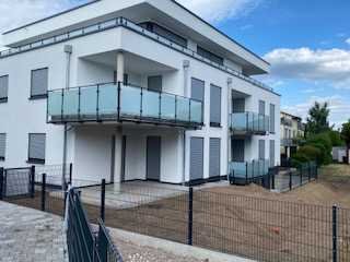 In Offenbach: lichtdurchflutete, ruhige 4 Zi Wohnung im EG mit Balkon