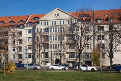 Wohnen Nähe Zentrum in einem traumhaften Stilaltbau mit großer Dachterrasse!