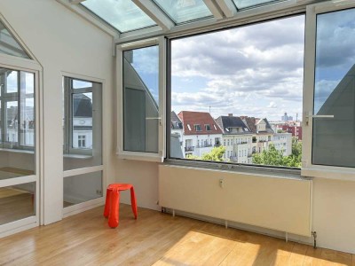 Helle Atmosphäre & Charme – Hübsche Dachgeschosswohnung in Charlottenburg