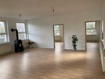 4 Raum Wohnung EG 119 m² mit Kaminofen und eigenem Garten mitten in Zeulenroda