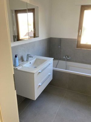 Modern | Lichtdurchflutete frisch renovierte 4,5 Zimmer Erdgeschosswohnung