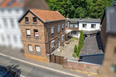 Ein Rückzugsort im Herzen von Bad Godesberg – zwei Häuser, ein Hof und die Leichtigkeit des Wohnens!