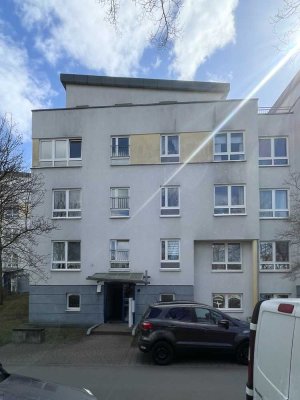 Renovierte 2-Zimmer-Wohnung mit Balkon in begrünter, kinderfreundlicher Wohnanlage!