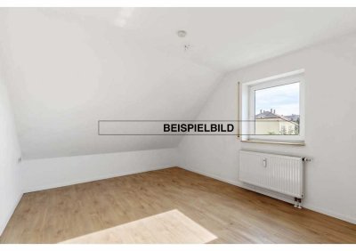 Teilmodernisierte 2-Zimmer-Wohnung mit EBK und Balkon im Herzen von Lauingen