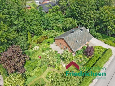 Ebenerdiges Einfamilienhaus mit traumhaft angelegtem Garten