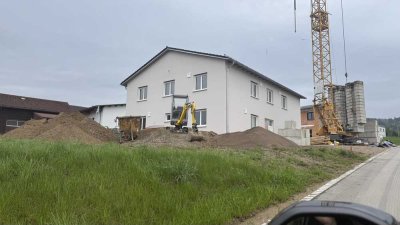 Barrierefreies Wohnen, KFW40, Erstbezug, 2 Bäder, offener Wohnraum mit Gartenanteil, Garage + Stpl.
