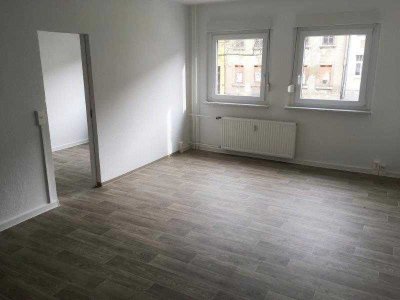 Neues Wohlfühlzuhause für Singles & Paare: Balkon, Badewanne und Citylage.