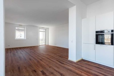 Traumhafte 4-Zimmer-Wohnung mit 2 Balkonen; Stellplatz, Einbauküche
