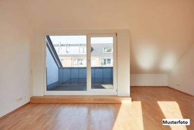+++ Große Wohnung mit Dachterrasse +++