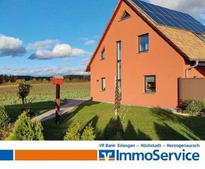 Energieeffizienzklasse A+: Kurzfristig bezugsfreies Einfamilienhaus in Adelsdorf-Lauf