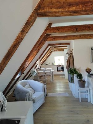 Stilvolle, freie 1 Zimmer Wohnung mit viel Flair mitten in der Altstadt