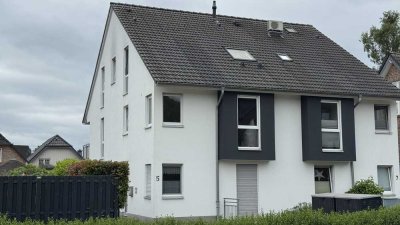 Moderne, großzügige 4-Zimmer-Maisonette-Wohnung in einem Zwei-Parteienhaus in Moers-Utfort