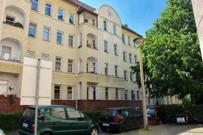 2 Raum Wohnung mit Balkon und Einbauküche in Renovierung