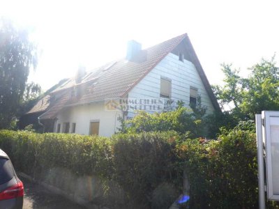 Kernsanierung notwendig : Doppelhaushälfte in ruhiger Lage in Neutraubling