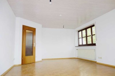 ** Ruhige, helle Dachgeschoss-Wohnung mit Wohnküche**