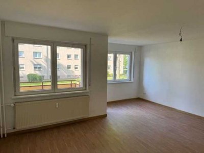 Frisch sanierte 2,5 Zimmer Wohnung mit Balkon