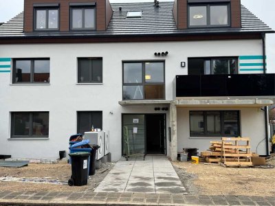 Haus im Haus -Wunderschöne 5 Zimmer Wohnung - Erstbezug im Erdgeschoss mit Terrasse und Garten