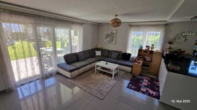 Stilvolle, neuwertige 3,5-Raum-EG-Wohnung mit geh. Innenausstattung mit EBK in Kirchentellinsfurt