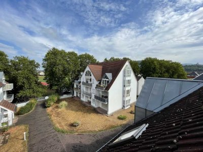 Schöne, renovierte Maisonette-Studio-Wohnung mit Balkon, EBK, Stellplatz/ Lahnblick direkt am Rhein