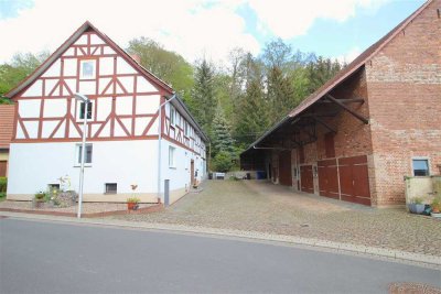 Gepflegtes Zweifamilienhaus mit Scheunengebäude in Melsungen-Röhrenfurth