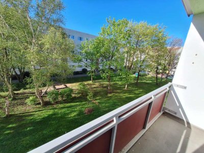 Helle 4-Zimmer Wohnung im 2. OG mit Balkon in Magdeburg-Stadtfeld Ost