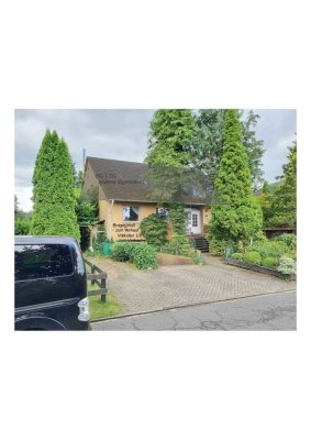 Erdgeschoß mit 8-Zimmer Wohnung, Keller, Garten und Terasse in Beedenbostel