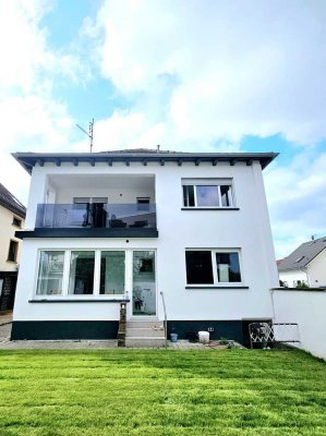 Exklusives Designerhaus in Brühl -6,5 Zimmer Wohnraum auf 175 m² mit Gartenidylle
