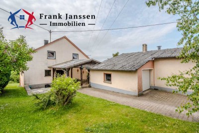 Freistehendes Einfamilienhaus in Reuth - Überdachte Terrasse, Garten & Balkon mit Naturblick
