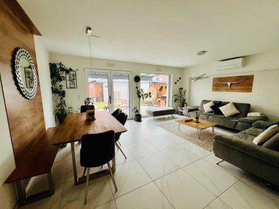 Gehobenes 6-Zimmer-Reihenhaus mit Klimaanlage, Einbauküche und überdachter Terrasse in Herzo-Base