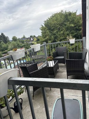 moderne 2,5-Raum- Wohnung mit Balkon und Einbauküche
