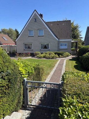 Großzügiges Einfamilienhaus mit zusätzlichem Grundstück